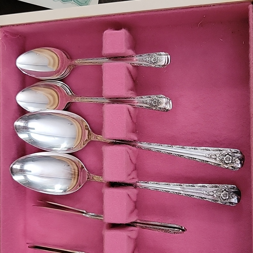 64 piece set (8 services) Rogers Silverplate International Silver comp. - Picture 13 of 17